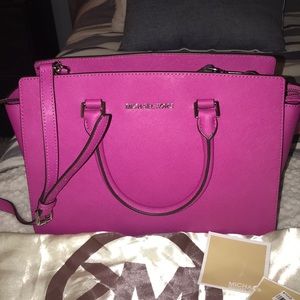 Large Michael Kors Salma bag